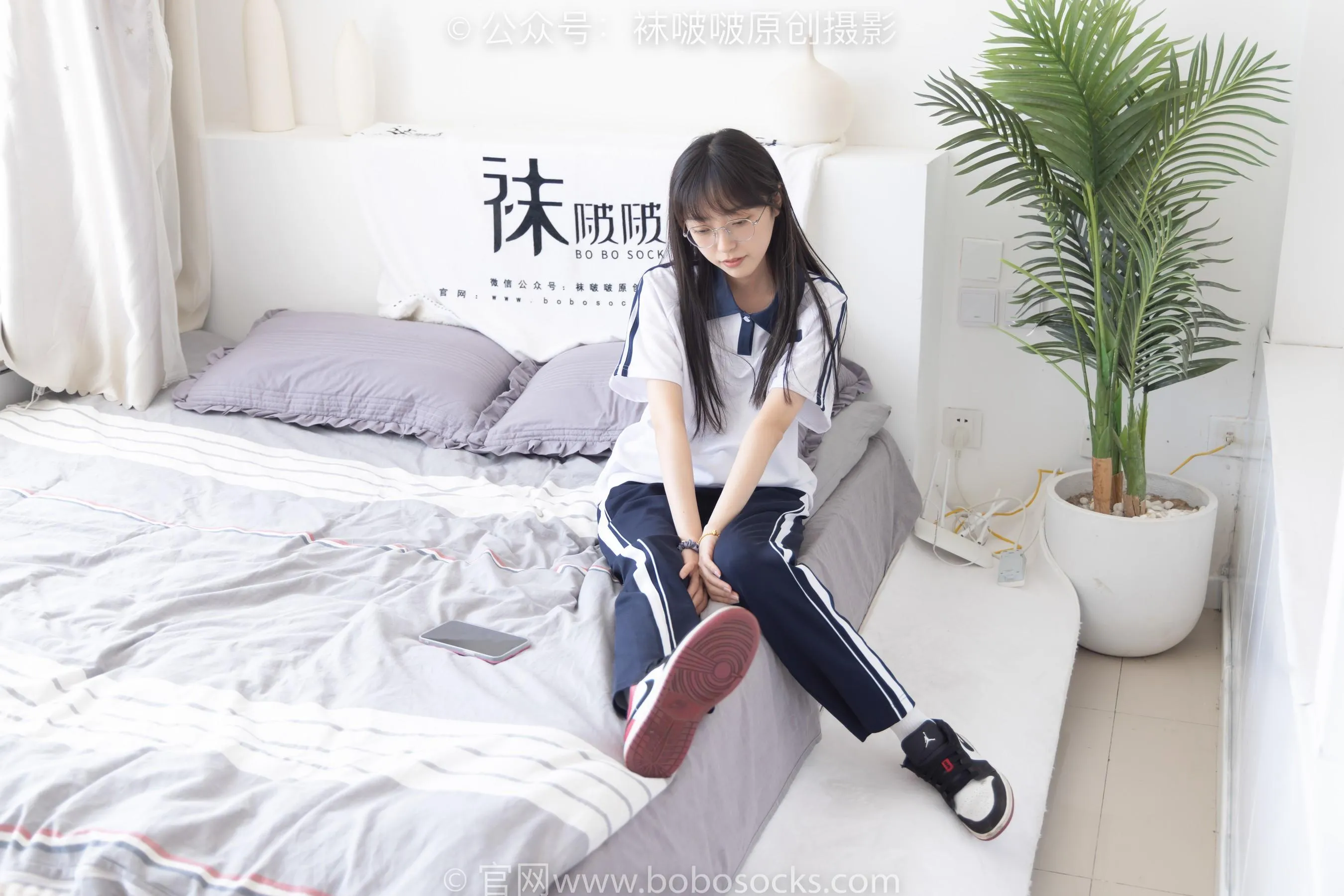 [BoBoSocks袜啵啵]NO.207 稚予-aj板鞋、白棉袜、油亮白丝、校服裤里丝 [87P]插图7